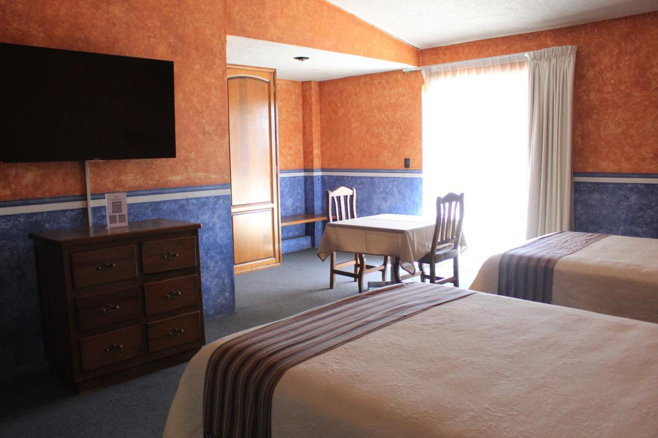 Hotel Meson Del Puente Acambaro ภายนอก รูปภาพ