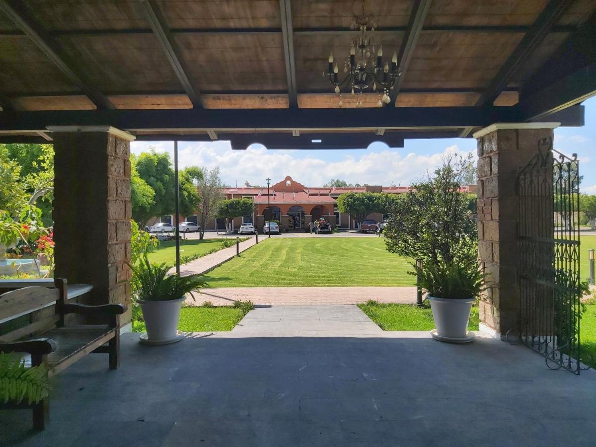 Hotel Meson Del Puente Acambaro ภายนอก รูปภาพ
