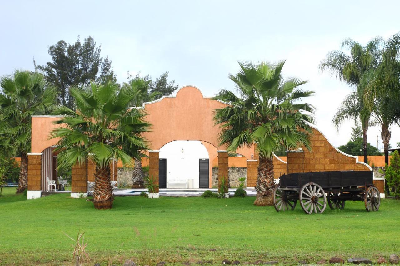 Hotel Meson Del Puente Acambaro ภายนอก รูปภาพ