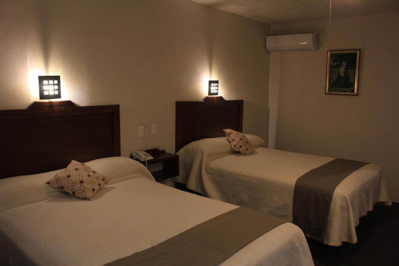 Hotel Meson Del Puente Acambaro ภายนอก รูปภาพ