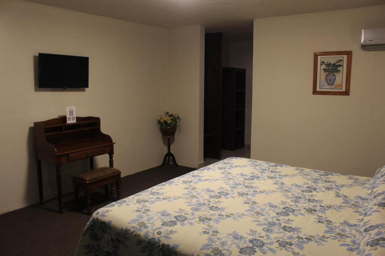 Hotel Meson Del Puente Acambaro ภายนอก รูปภาพ